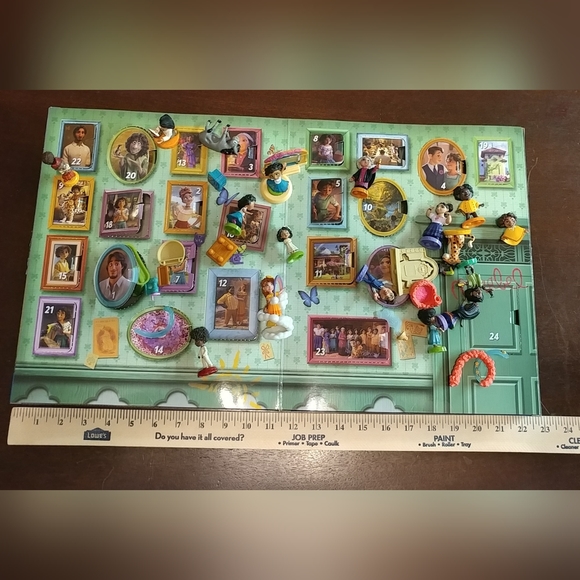 NIB Disney Encanto Madrigal Family Surprise Pack Figurines & Accessories Advent - Picture 11 of 13